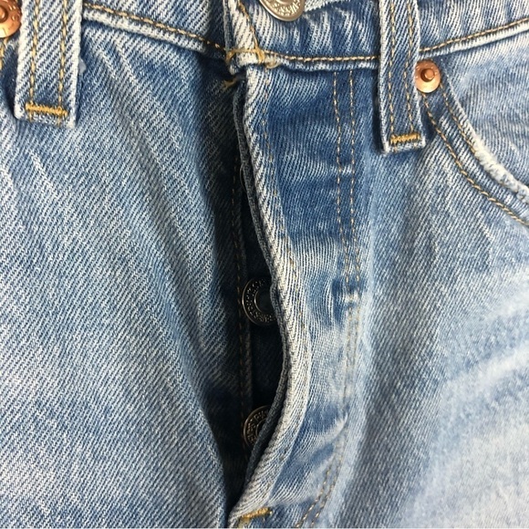 Levi's Wedgie Light Wash Distressed Knee Straight Leg Jeans 25 - Picture 5 of 6